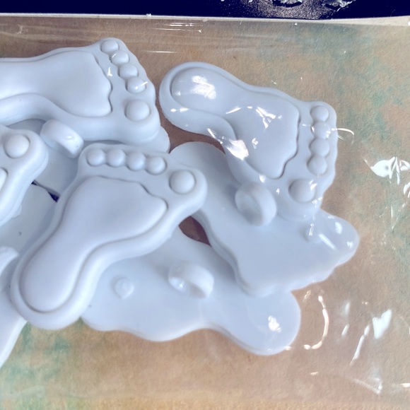 Rare New Sealed Sew-Ology 2010 Collection Sewing Notions Feet Buttons 8 Count !! - Picture 5 of 5